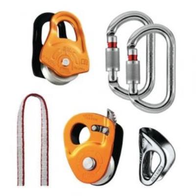 Kit contenant lquipement ncessaire au mouflage et  lauto-secours dans une situation de secours en crevasse : 1 poulie MICROTRAXION, 2 mousquetons OK SCREW LOCK, 1 TIBLOC, 1 poulie PARTNER, 1 sangle STANNEAU 1 Petzl K25 SC3 pour 108