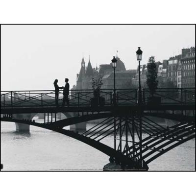Affiche 30x40 cm Couple sur un pont, Paris, France / Couple on bridge, Paris, France / Liebespaar auf einer Brücke, Paris, Frankreich