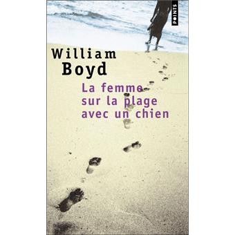 La Femme Sur La Plage Avec Un Chien