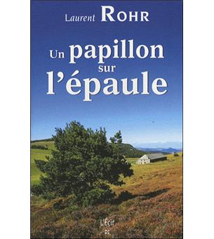 Papillon pixelisé sur l'épaule