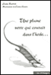 Une plume verte qui  courait dans l'herbe