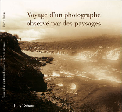 Voyage d'un photographe observé par des paysages