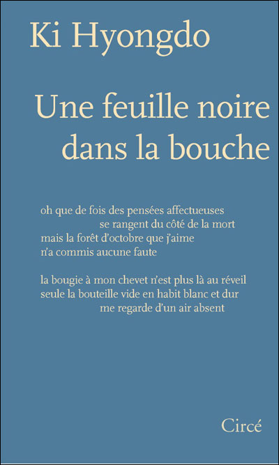 Une feuille noire dans la bouche