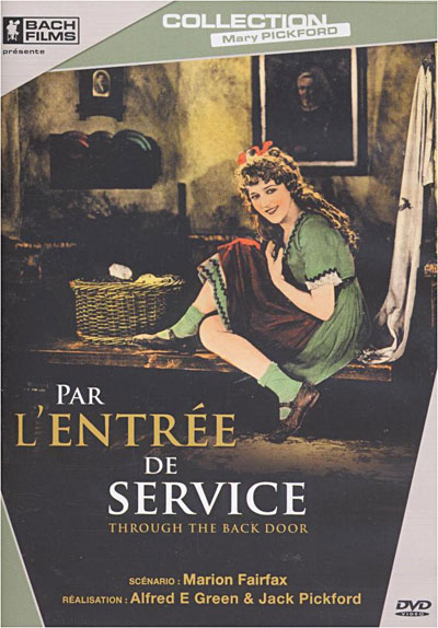 Par l'entrée de service