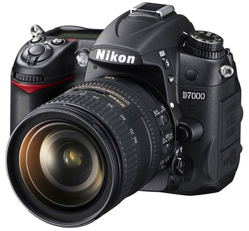 Nikon D7000 + Obj. Nikon Af-S Dx Vr II 16 - 85 Mm F/3.5 - 5.6 G Ed