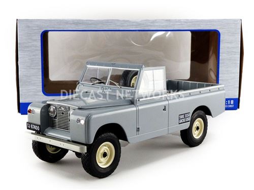Voiture Miniature de Collection MCG 1-18 - LAND ROVER 109 Pick Up Serie II - 1959 - Gris - 18092S