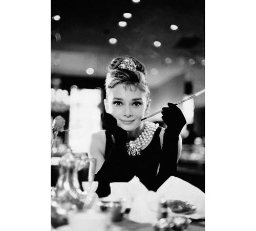 Audrey Hepburn est Holly Golightly Poster Grand Format 61 x 91.5 cm