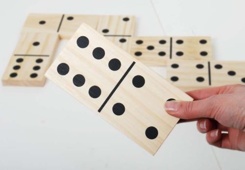 Dominos en bois géant