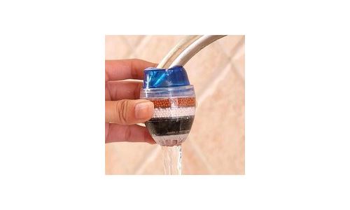 Purifier l'eau du robinet avec un filtre au charbon actif