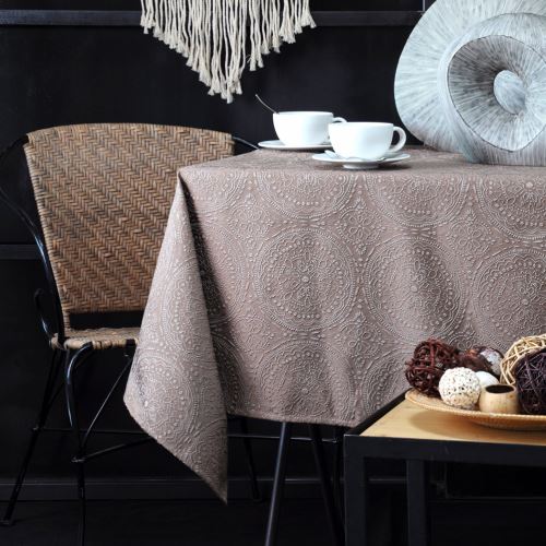 Nappe rectangulaire brodée Kolam taupe 140 x 240 cm