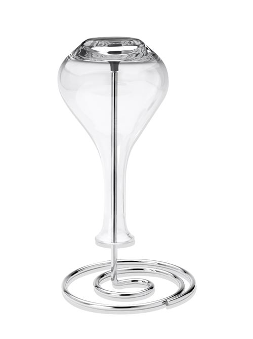 The Peugeot Révolution decanter drying stand is both efficient and elegant.  It will reliably enable your decanters to dry without leaving any residue. Révolution