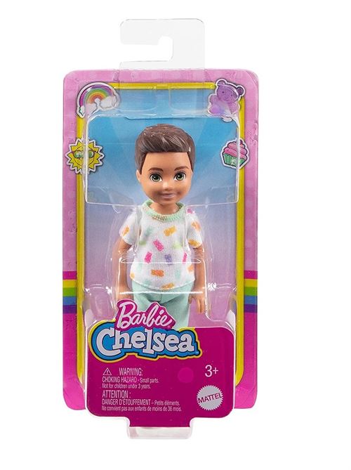Mattel - Barbie Chelsea Club - HGT06 - Poupée 15cm articulée - Garçon Gummy Bear avec t-Shirt Graphique Blanc et Short Bleu Ciel