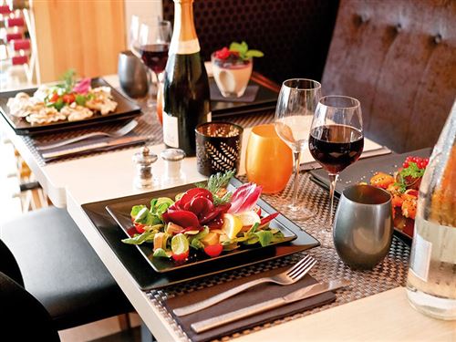 Smartbox - Coffret Cadeau Repas Gourmand Pour 2 Personnes : Découvrez Les Tables De Nos Régions - Validité Longue (3 Ans)