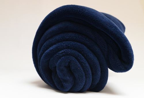Couverture extra douce 220x240 cm CALIN marine en microfibre