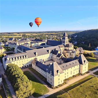 SMARTBOX - Coffret Cadeau Vol en montgolfière au-dessus des châteaux de la Loire avec dégustation de vin en semaine pour 2 personnes-Sport & Aventure - 1