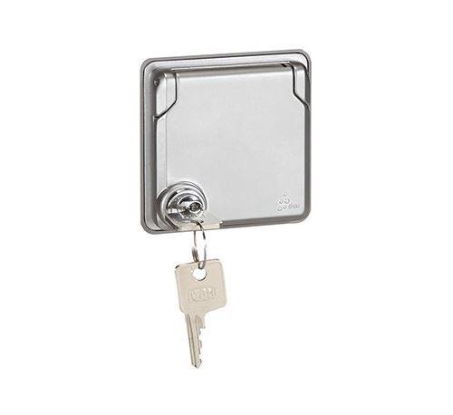 LEGRAND Prise germanique 2P+T a volet verrouille IP55 16A soliroc  077837