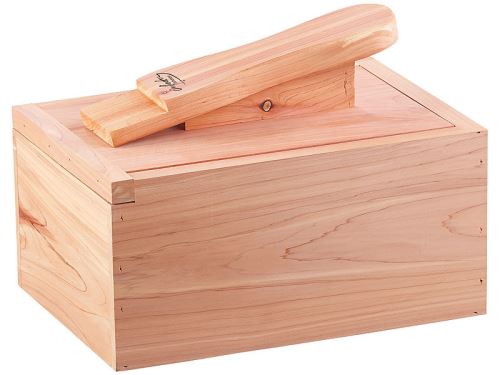 Coffret à cirage en bois de cèdre avec repose-pied intégré