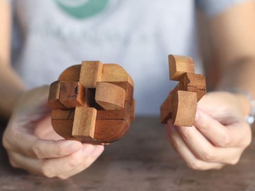 SiamMandalay Neutron: Taquin du Cerveau 3D Fait à la Main; Jeux de Casse tête Organique Puzzle en Bois pour Adultes de with Free SM Gift Box (Pictured)