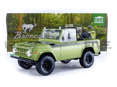 Voiture Miniature de Collection GREENLIGHT COLLECTIBLES 1-18 - FORD Bronco Sport Brittany with Glow Wheels - 1975 - Green - 19100