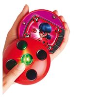 Bandai - Miraculous Ladybug - Téléphone magique - pour se déguiser/  Accessoire de role play - jouet sonore et lumineux - Parle Allemand -  P506293, Dès 4 ans : : Jeux et Jouets