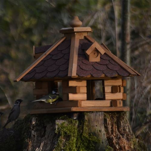 Dobar Rustikales XL-Vogelfutterhaus im Blockhaus-Stil mit rotem Bitumendach, Vogelhaus mit 6 Einfluglöchern