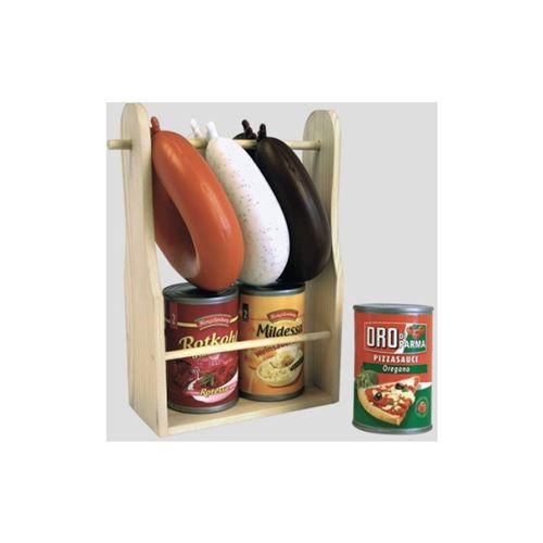 Saucisses et boîtes de conserve dans une étagère en bois
