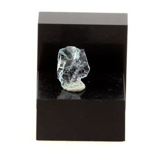Saphir Pourpre De Tanzanie - Vert De Tanzanie ? 7.3x4.2 Mm - 0.82 Carats - Naturel