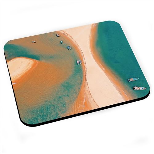 Tapis de souris Bateaux sur canaux d'eau sur la plage de sable fin