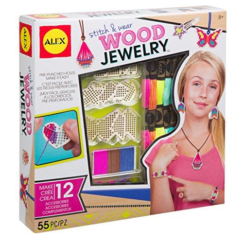 Alex Cree et brode tes bijoux en bois