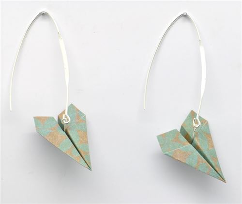 Boucles d'oreille papier origami avion vert et beige - the cocotte