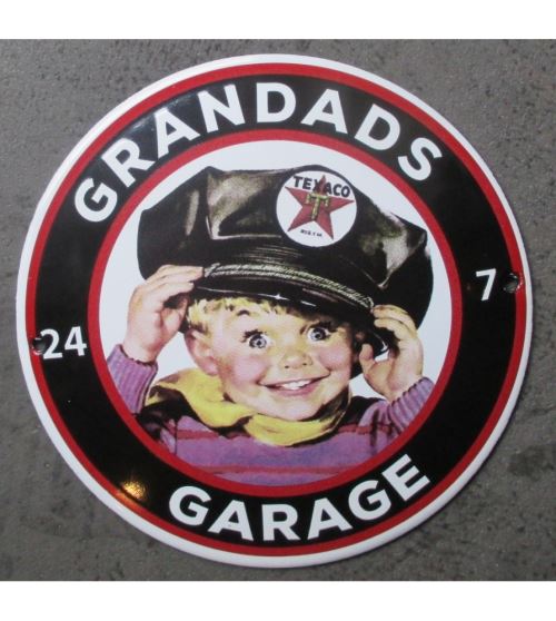 mini plaque emaillée grandads garage garçon et casquette texaco tole ronde 12cm