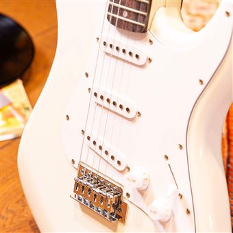 30€ sur MAX Pack guitare électrique GigKit avec amplificateur 40 Watts -  Blanc, livré avec de nombreux accessoires, Guitare électrique, Top Prix