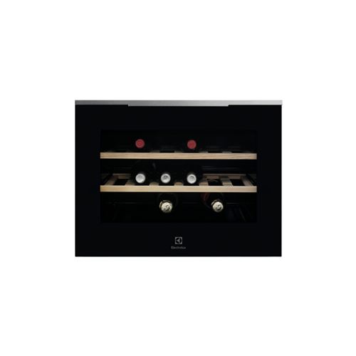 SÉRIE 900 PRO - INTEGRABLE - Niche dencastrement : 45mm - Nouvelle classe énergétique:F - Commandes électroniques internes - Nombre de bouteilles: 18 - 2 clayettes bois et 1 en plastique - Eclairage intérieur LED - Volume net total en L:49