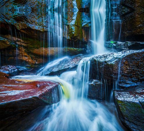 Rideau imprimé cascade et chutes d'eau sur rocher mulitocolore d'280x245 cm, 2 parts