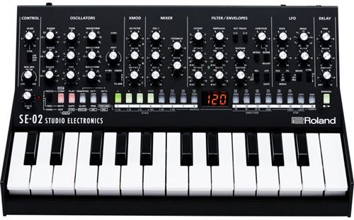 Synthétiseur Roland SE-02