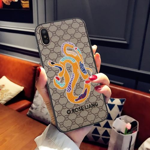 Iphone X / Xs Coque Protection Plastique Tissus Effet Serpent Als80153
