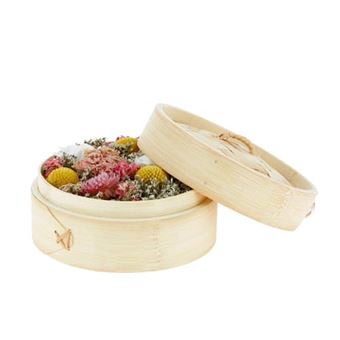 Panier en bambou et fleurs séchées