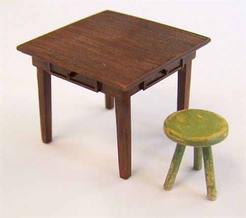 Table And Seat - 1:35e - Plus Model