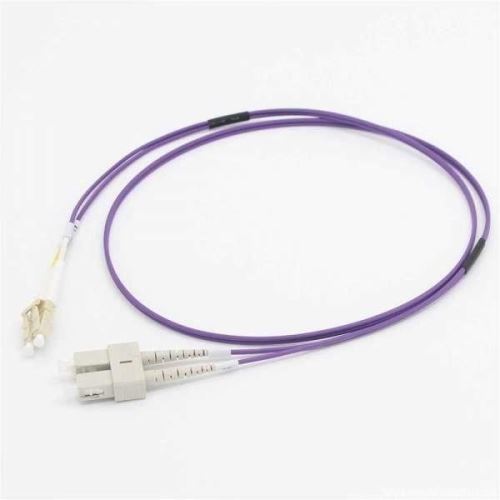 C2G 5 M CORDON DE RACCORDEMENT FIBRE OPTIQUE LC-SC OM4 LSZH - VIOLET, 5 m, LSZH, OM4, LC, SC, violet