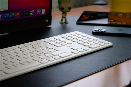 BlueElement Keyboard for Mac - Clavier Bluetooth pour Mac sans Fil  Rechargeable - Design Ultra Mince en Aluminium - Touches Silencieuses -  Autonomie 90h - pour Mac & iPad - Layout AZERTY Mac (Blanc) : :  Informatique