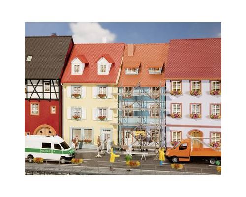 Maisons de petites villes avec atelier de peinture FALLER 130494