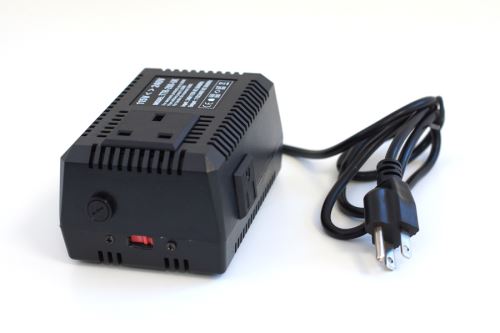 Transformateur 240v 110v - spécial ANGLETERRE Sortie 200 Watts max