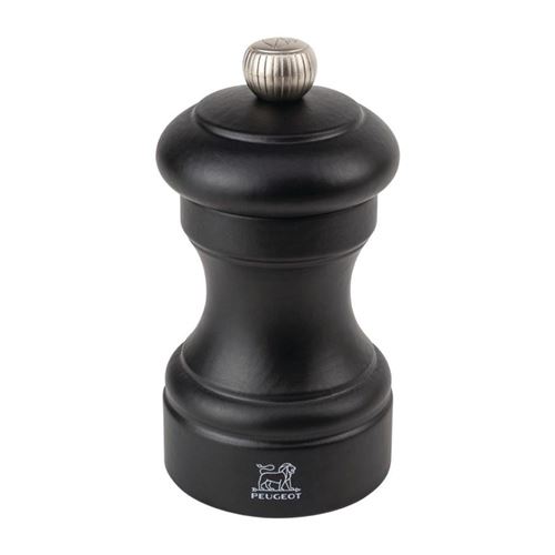 The silhouette of the Bistro pepper mill is inspired by that of the first table pepper mill created by Peugeot in 1874, model Z. In a classically chic black, this pepper mill will always fit comfortably into any table setting or kitchen interior. Bistro