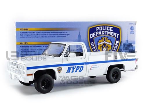 Voiture Miniature de Collection GREENLIGHT COLLECTIBLES 1-18 - CHEVROLET CUCV M1008 Police Department - New York City 1984 - Blue / White - 13561