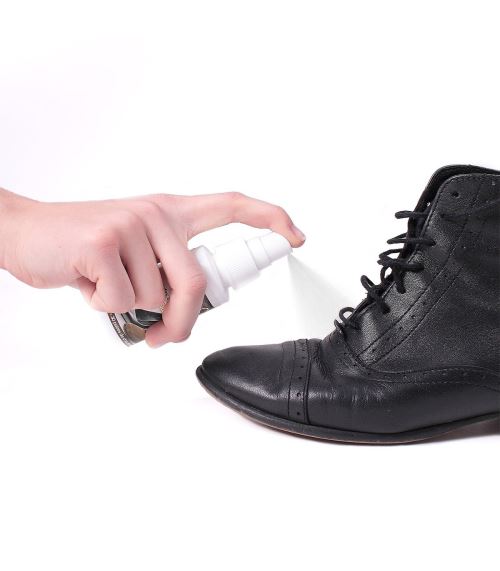 Flacon vaporisateur pour cuir