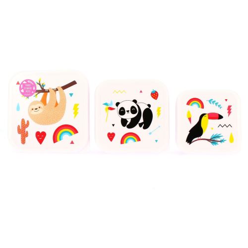 Zoo heureux accrochant juste des casseroles