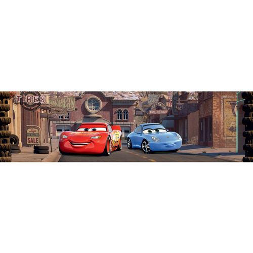 Frise auto-adhésive Cars Flash McQueen et Sally Carrera en ville de Disney 10CM X 5M