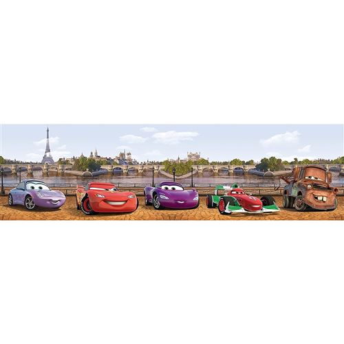 Frise Cars City Disney à Paris devant la Tour Eiffel