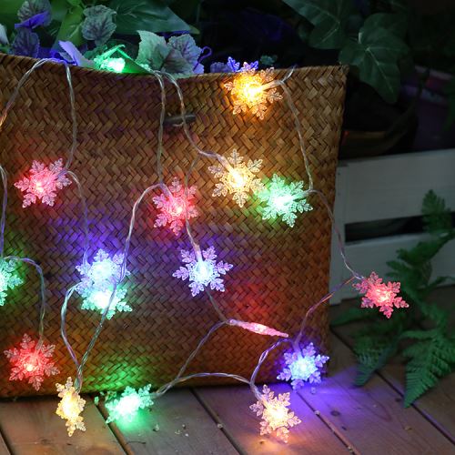 Guirlande Lumineuse 2M LED avec 20 LED Flocon de neige pour Noël Soirée Mariage Maison Jardin, Coloré [Batterie alimenté]