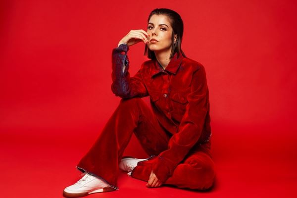 Alba Messa presenta "Con todas las consecuencias"